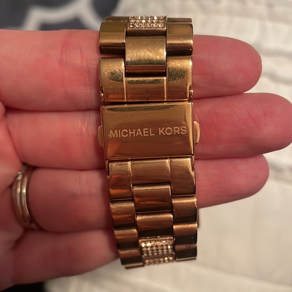 Michael Kors Rose Gold Watch - Picture 3 of 10